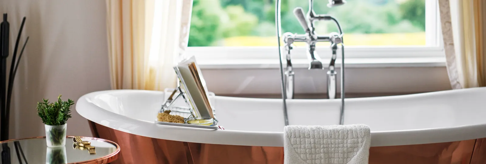 Coworth Park-Mansion House Junior Suite bathroom view out of the window over the grounds
