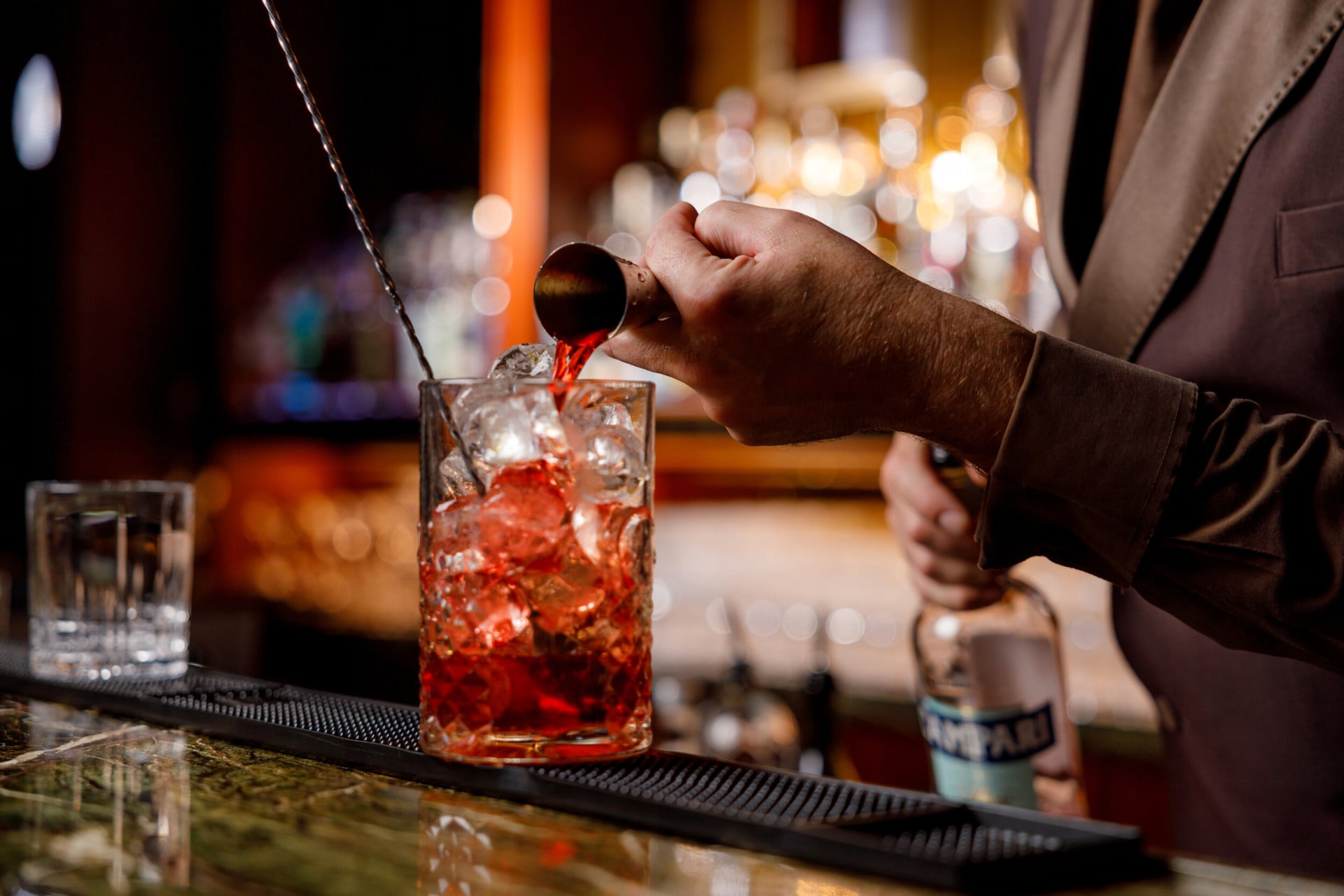 Making a Negroni cocktail at Principe Bar