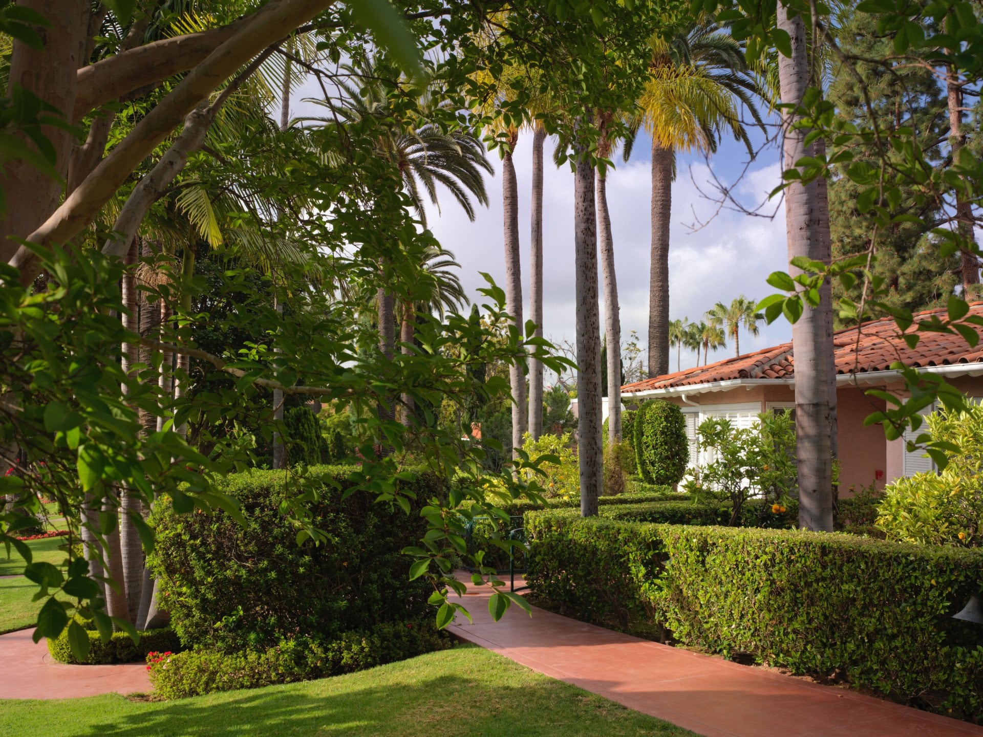 Bungalow exterior pathway 