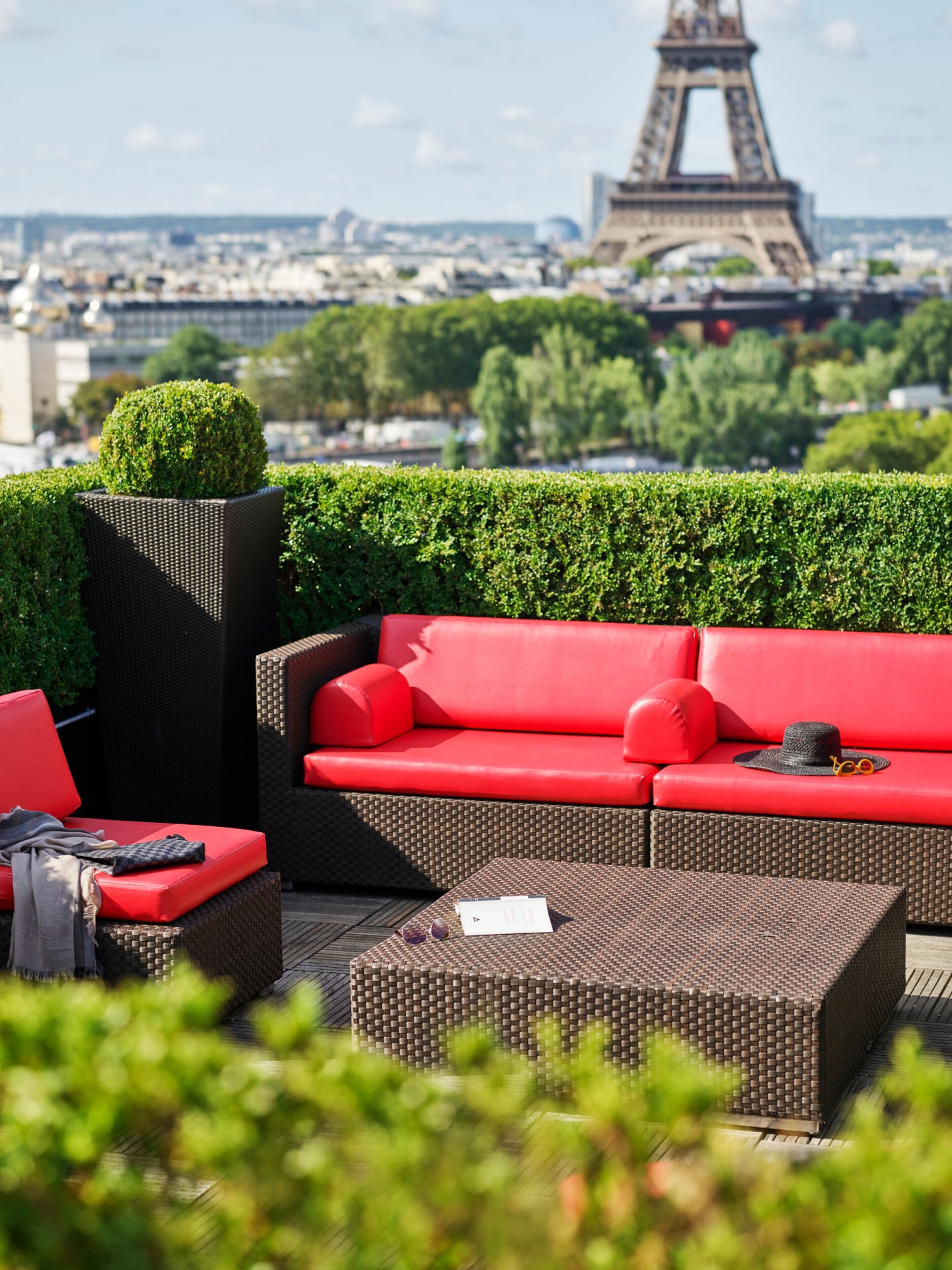 HPA-868-878-SignatureEiffel-Suite-Moments-2-HR-by-markread