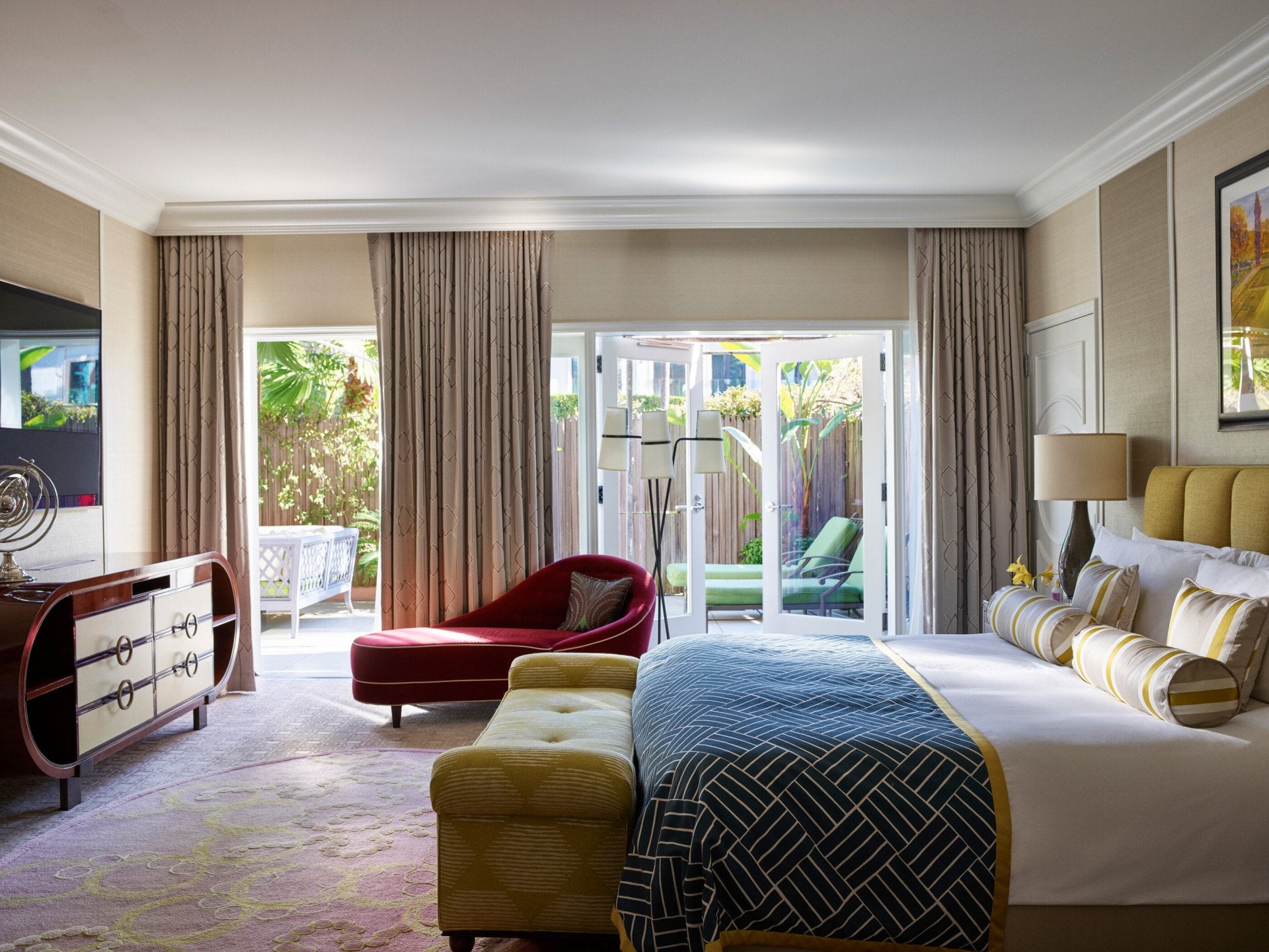 Premiere suite with patio bedroom 