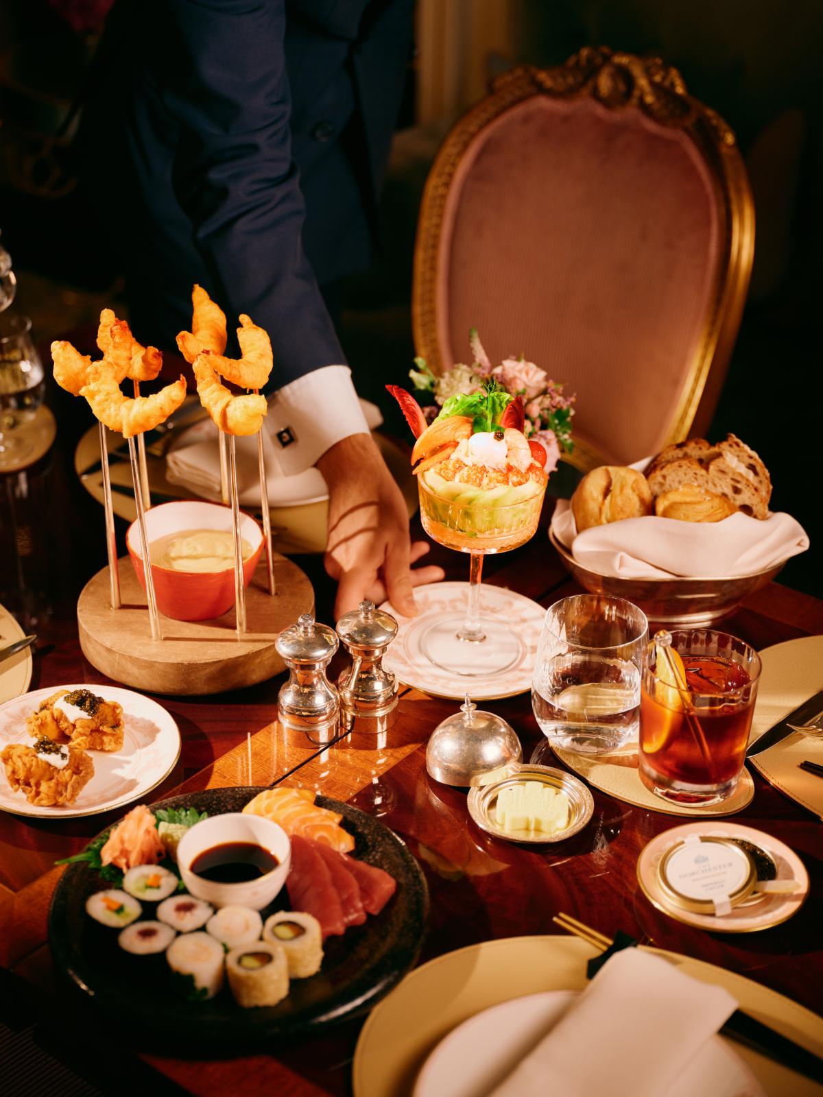 Promenade after dark dinner 