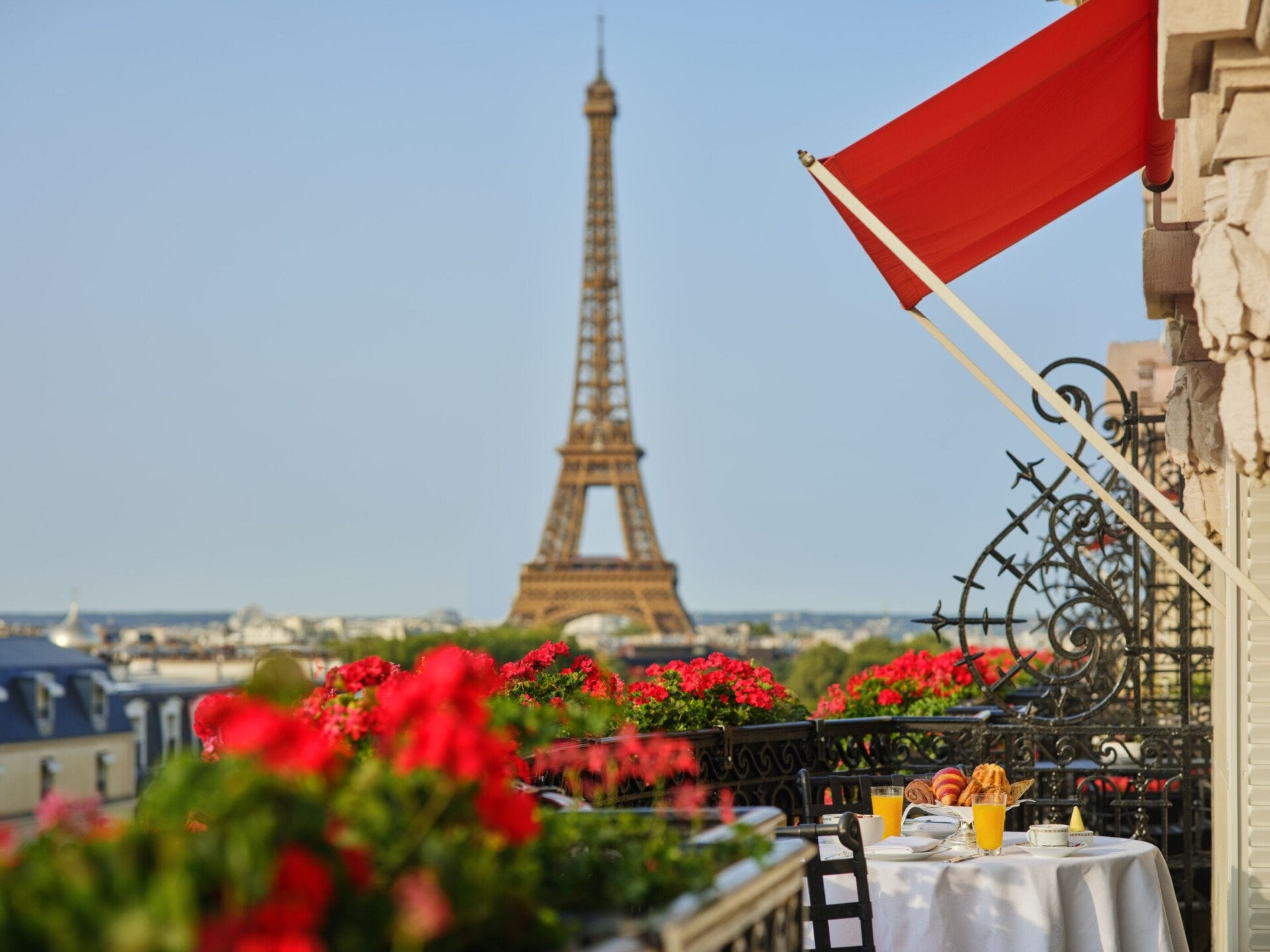 607 Prestige Suite avenue montaigne view balcony HPA 