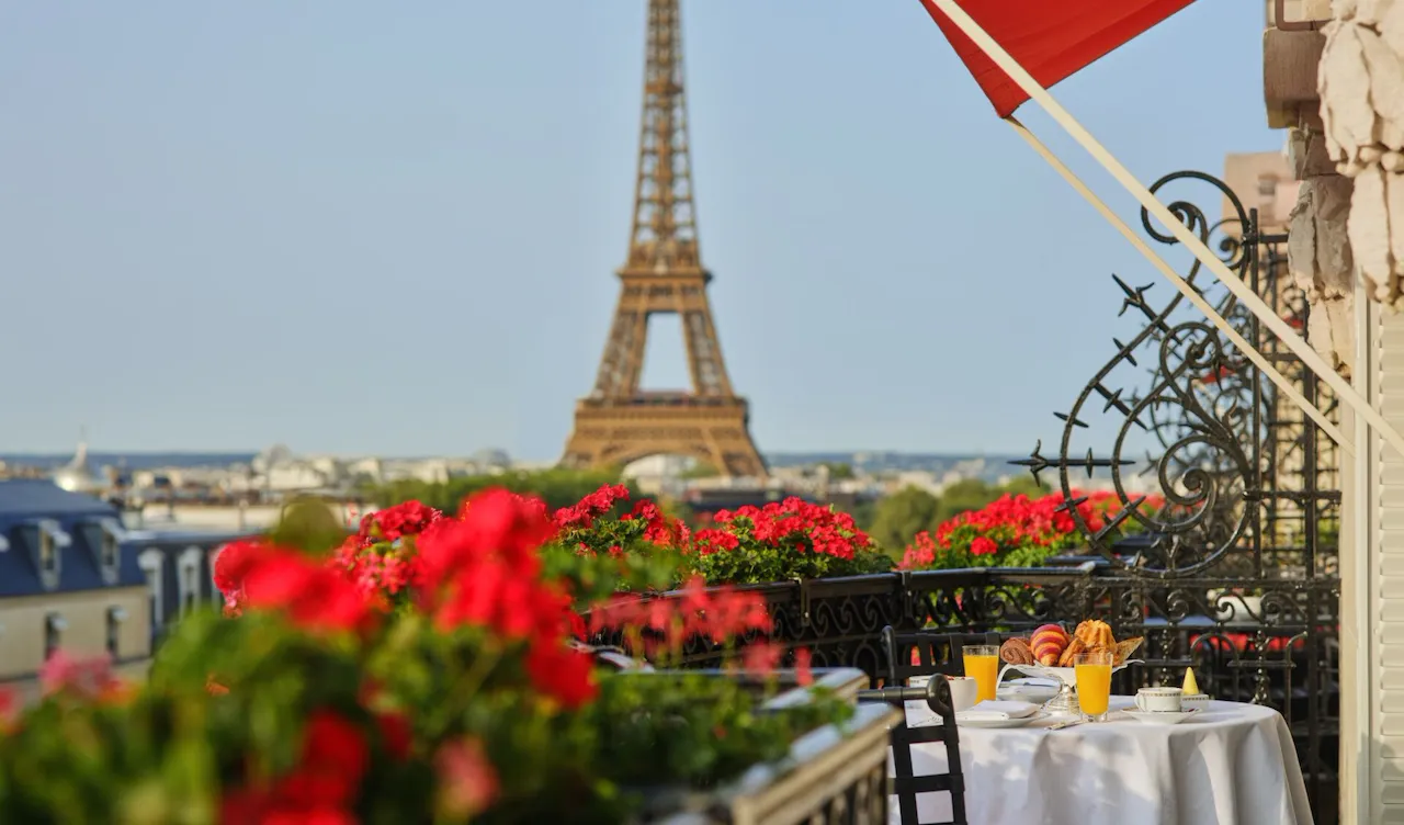 607 Prestige Suite avenue montaigne view balcony HPA
