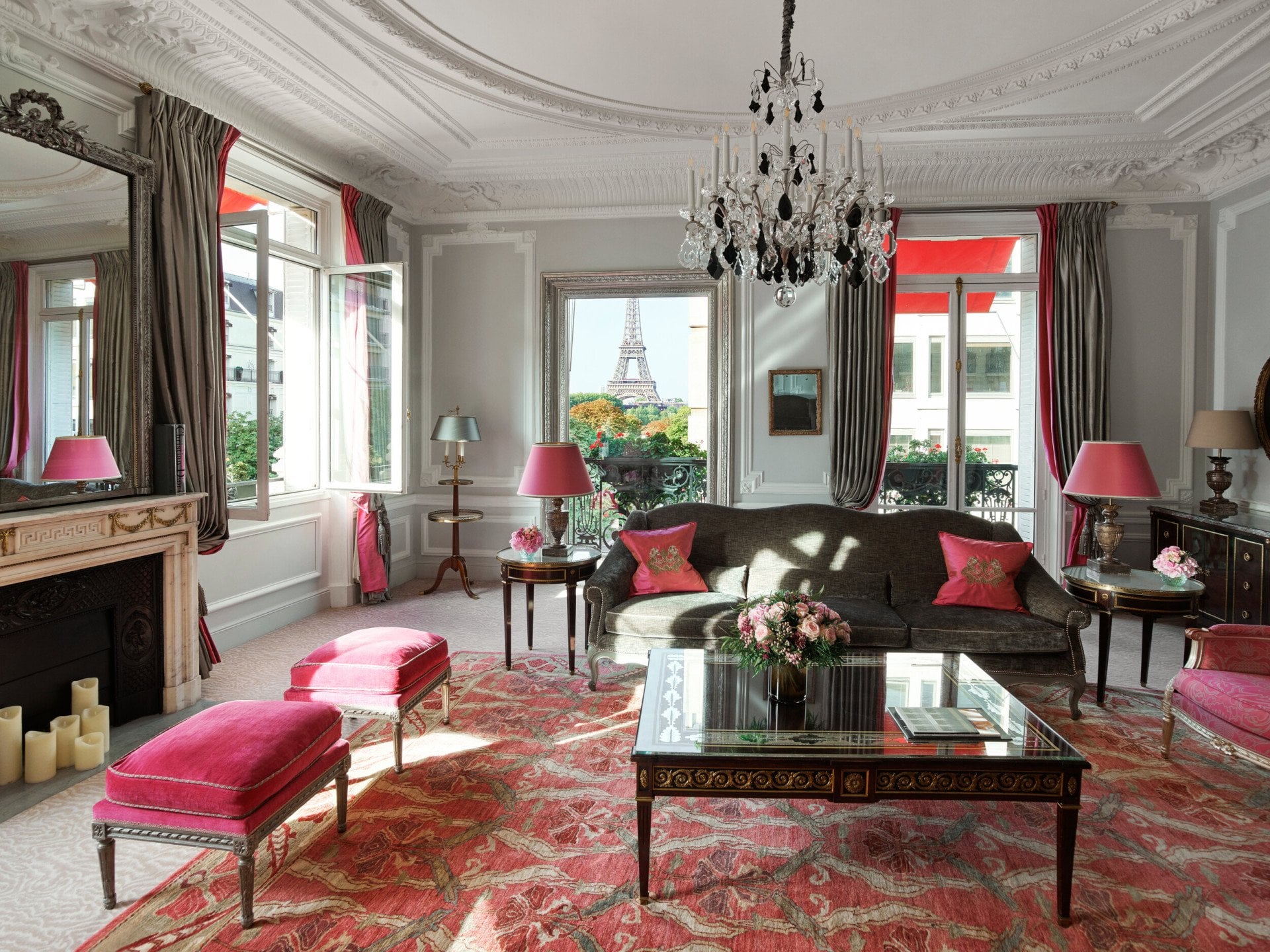 Haute Couture suite living room in Hôtel Plaza Athénée, Paris