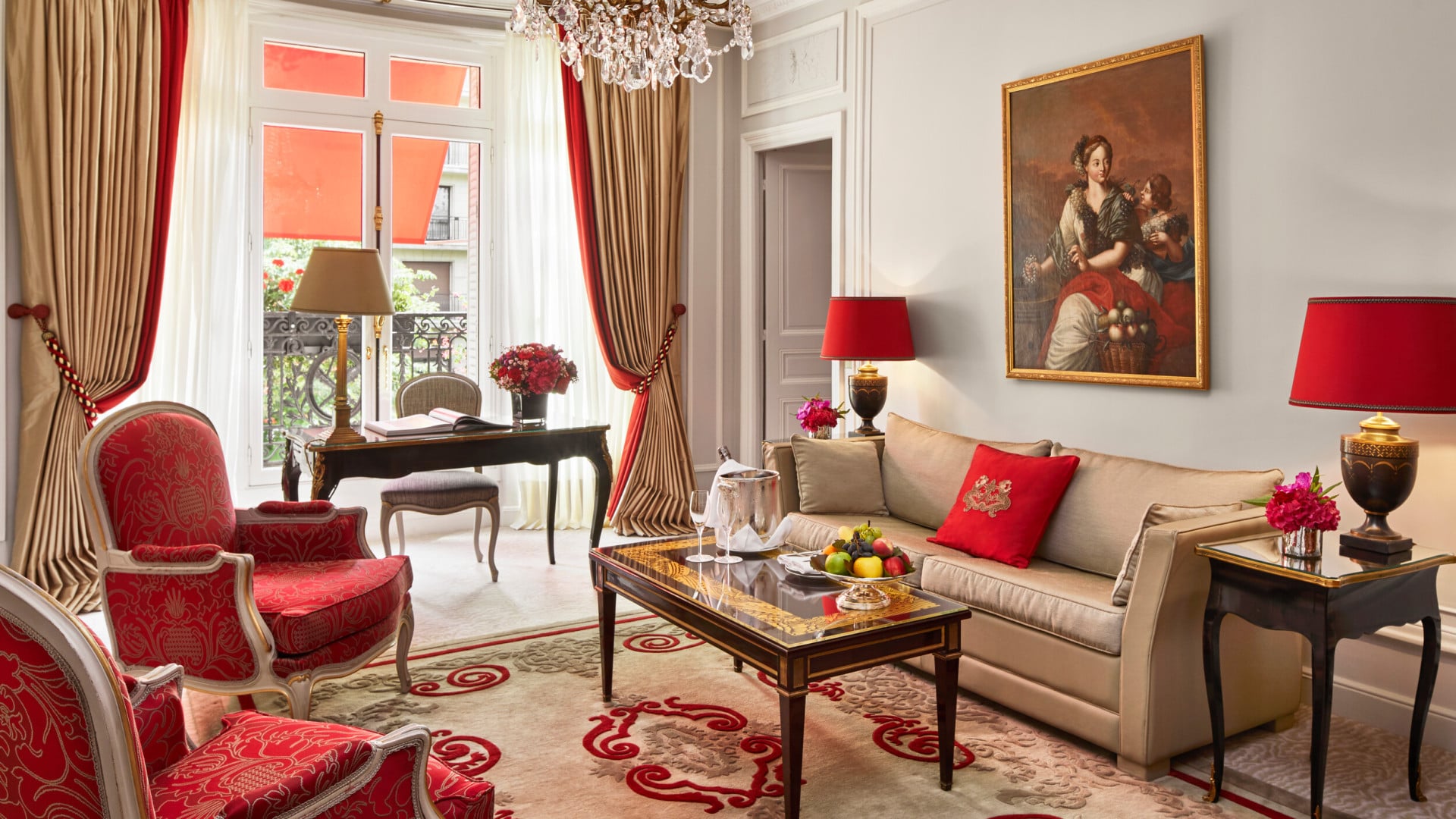 HPA-202-Deluxe-Suite-Avenue-Salon-a-HR-by-Francis-Amiand
