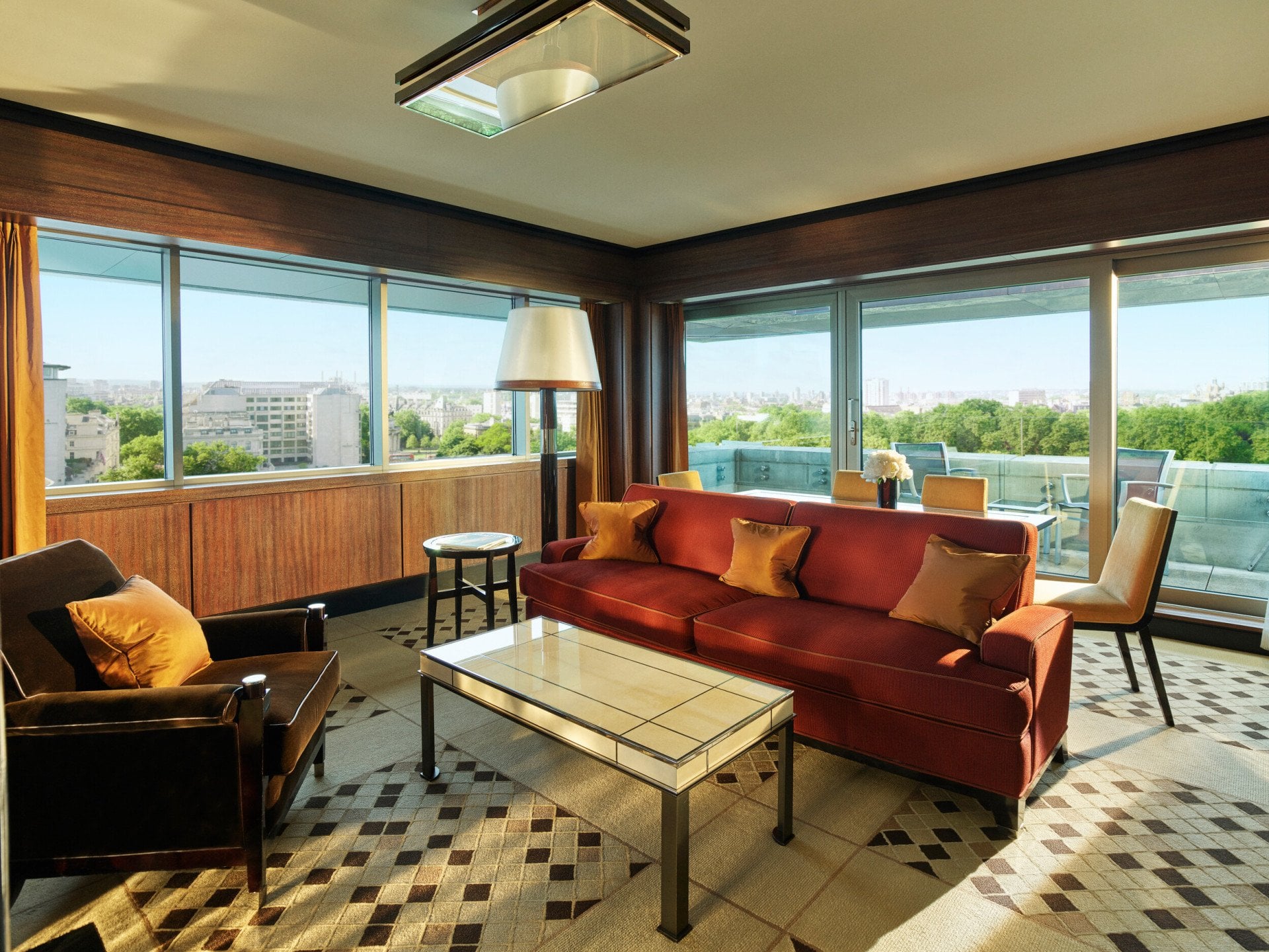 London Balcony Suite-Living room