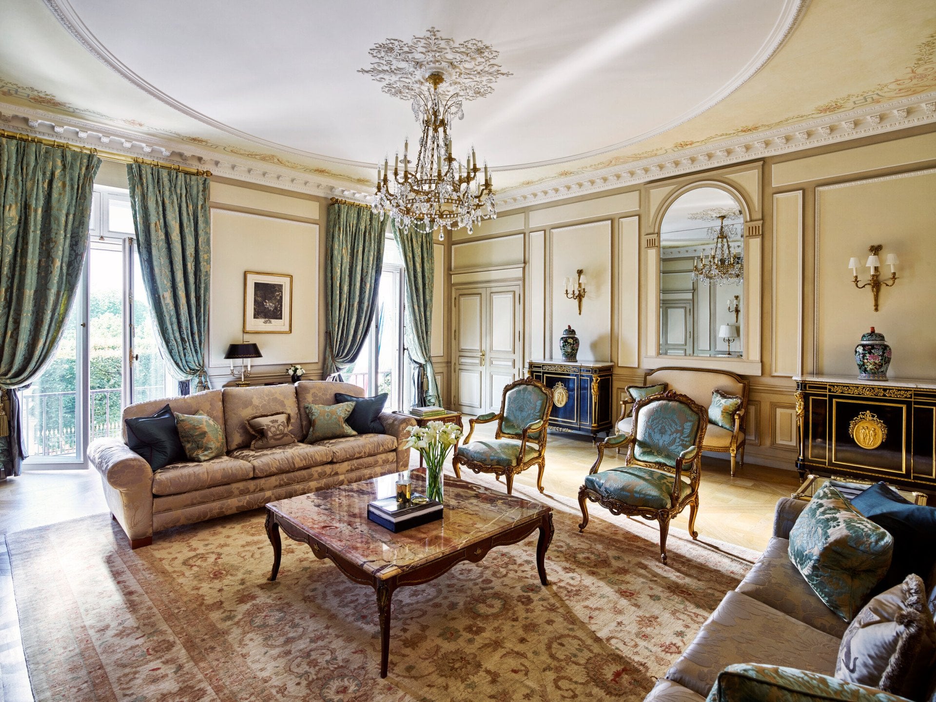 Overview of the living room of the presidential appartment at Le Meurice, Paris.