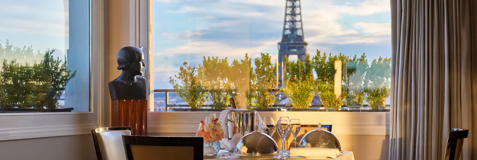 HPA - 878 - Eiffel-Suite-Signature-romantic-dinner-set-up-2-HR-by-markread