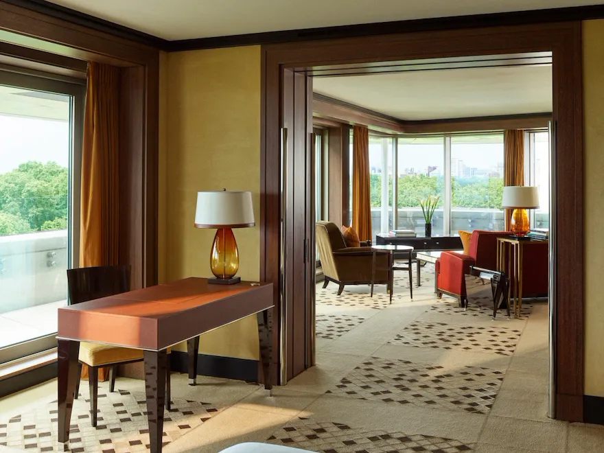 Hyde Park Suite-Living room