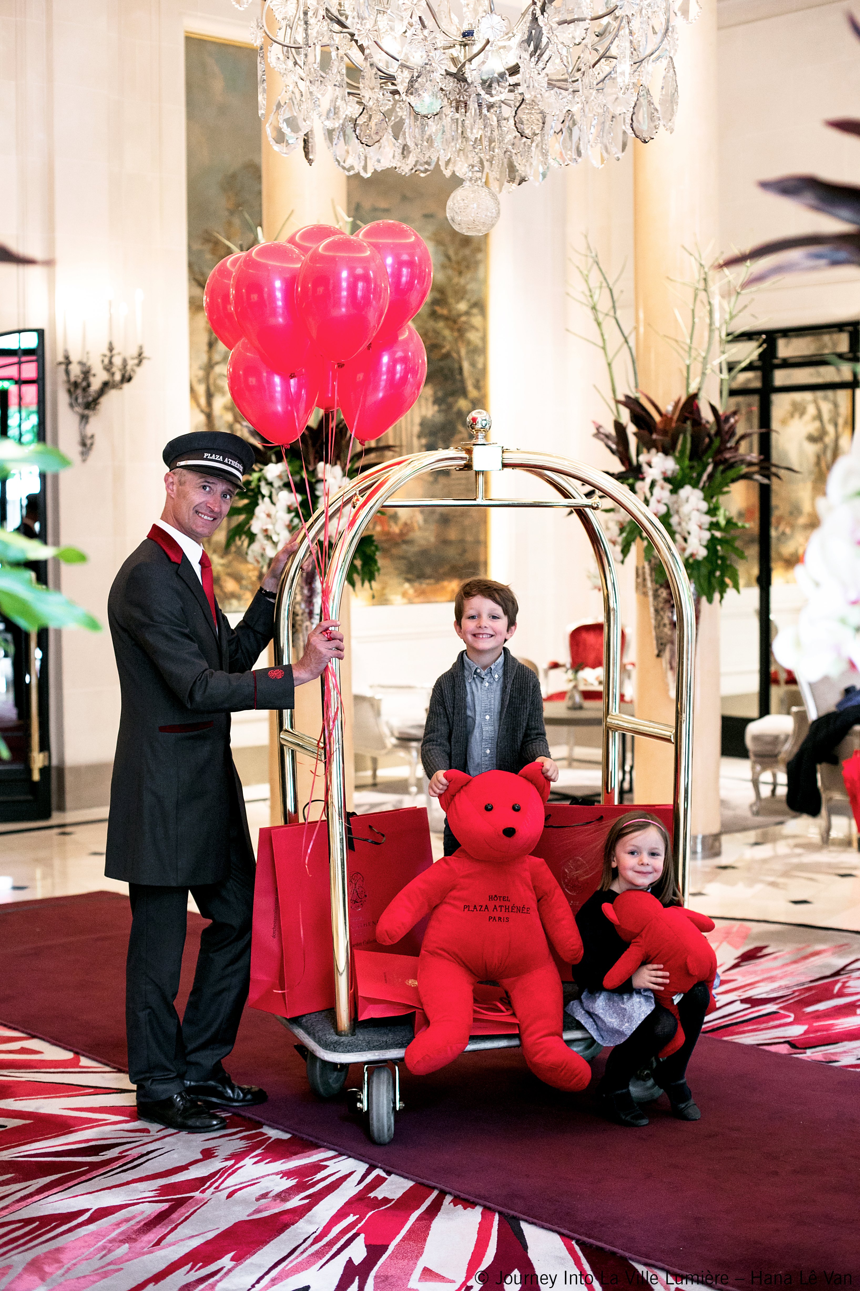 Children at Hôtel Plaza Athénée