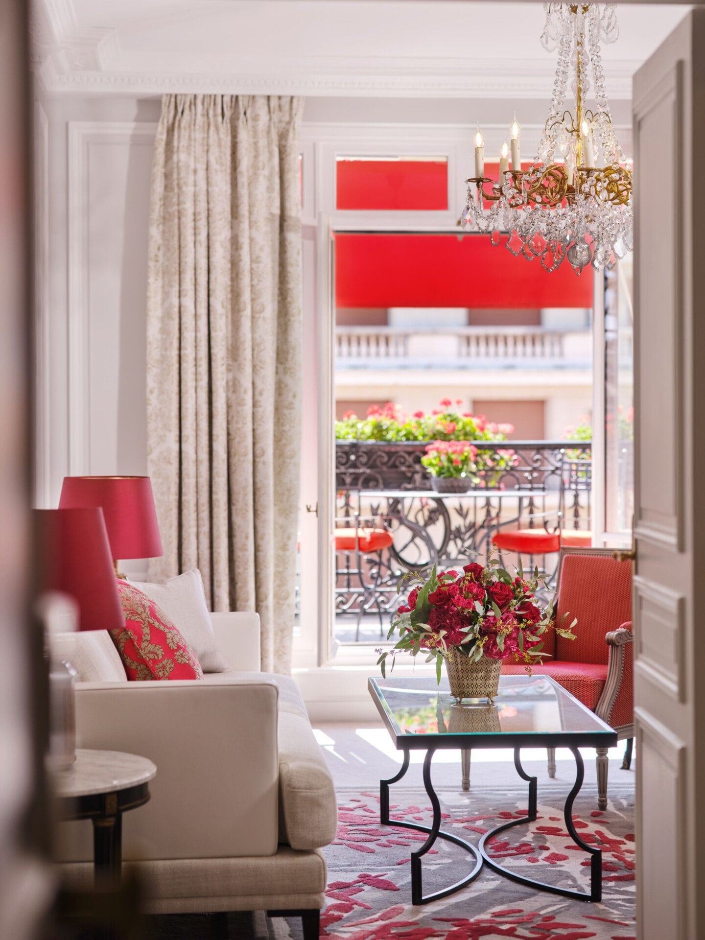 602 - Deluxe Suite av montaigne balcony