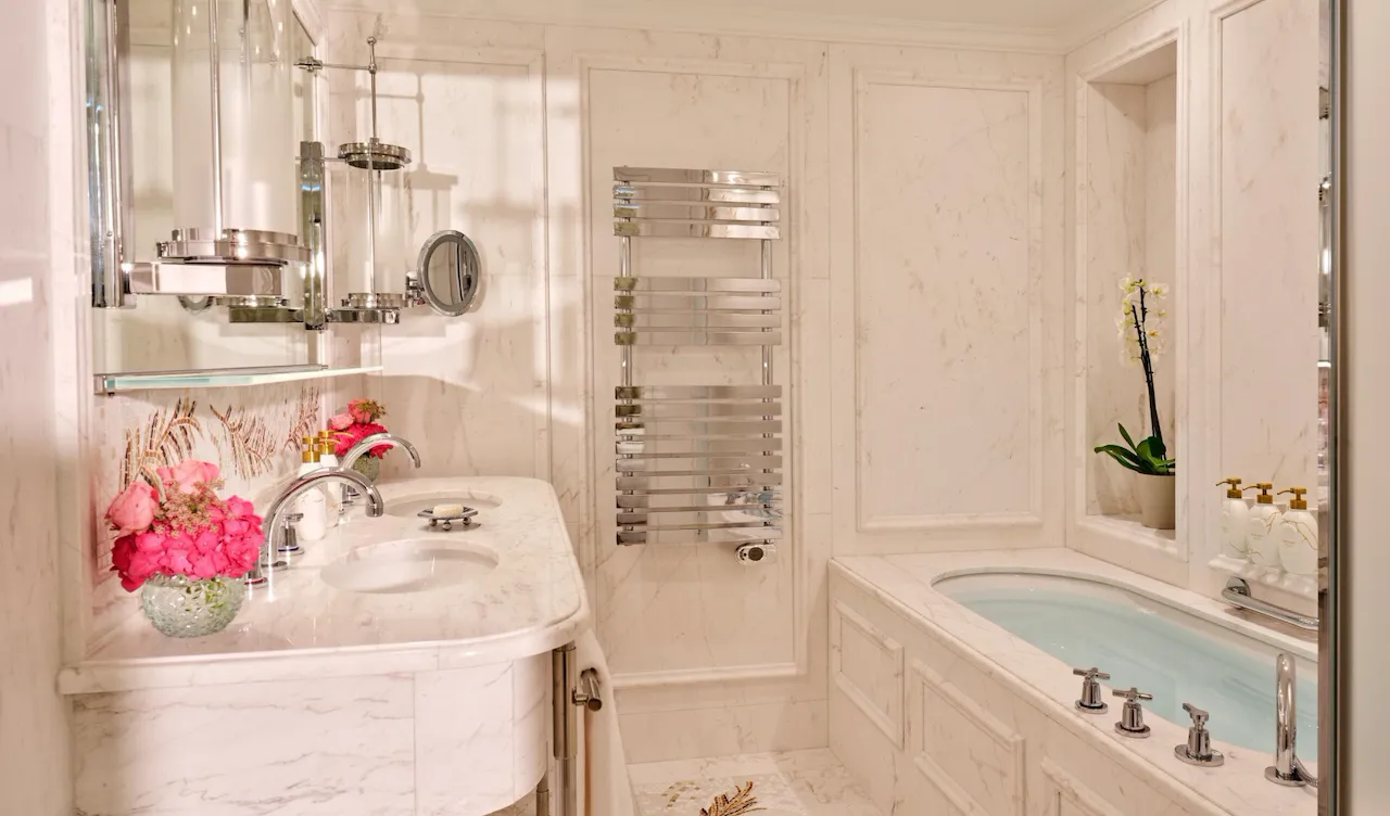 Prestige Suite with Avenue Montaigne view balcony HPA - #609